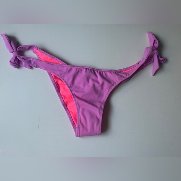 Victoria’s Secret Bikini Bottoms - Picture 1 of 6